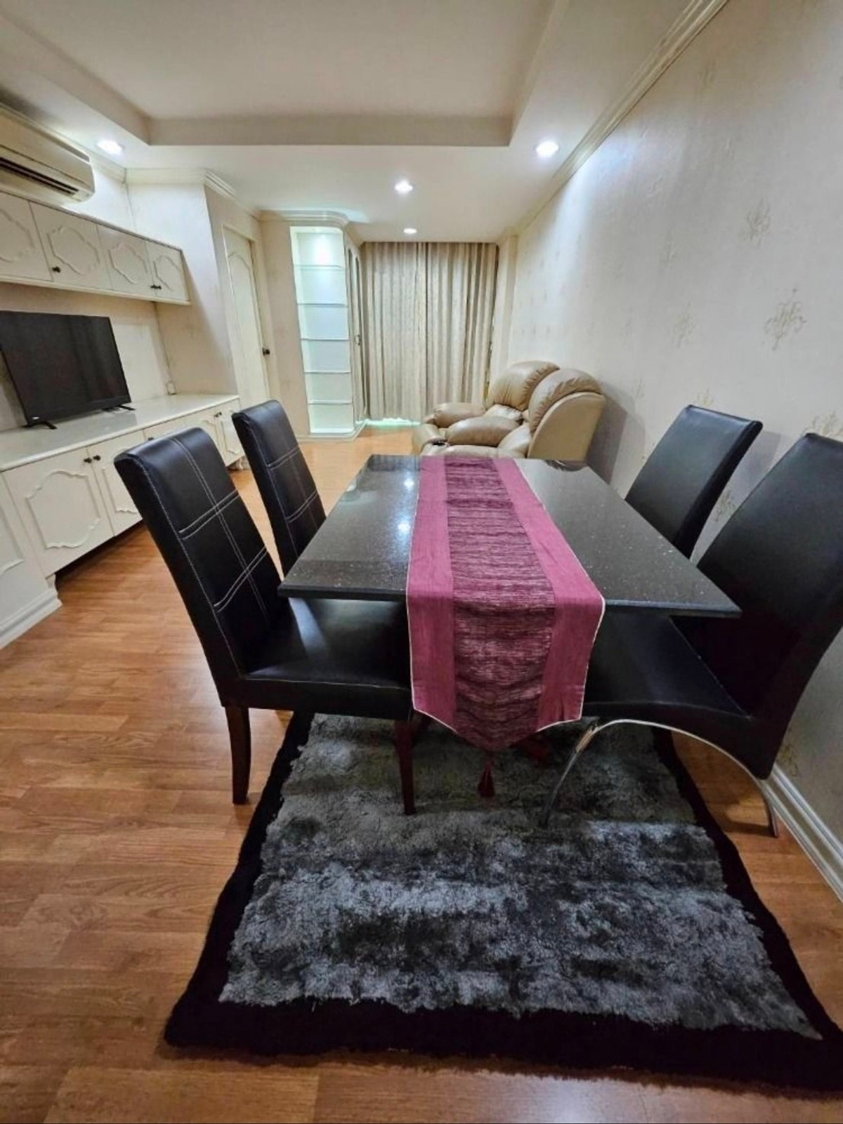 For RentCondoRatchadapisek, Huaikwang, Suttisan : 🏡 Big room, hard to find! The Kris 1, spacious room, very good layout, ready to move in.