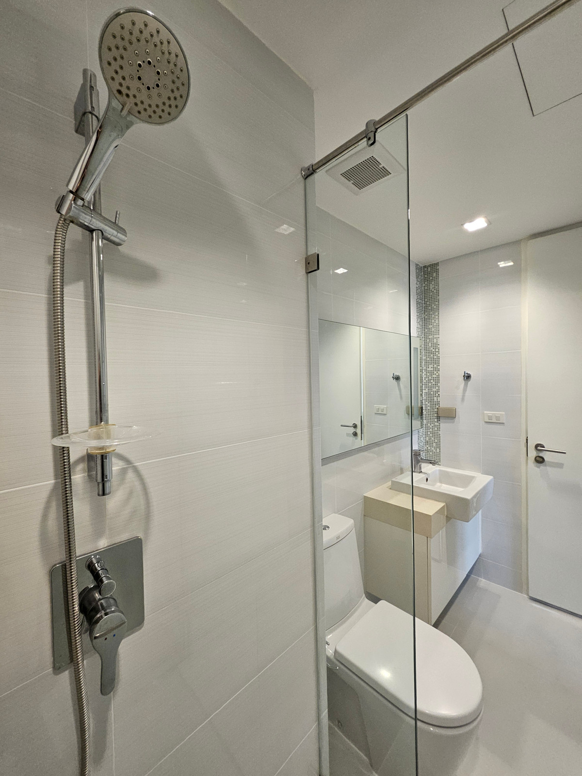 ให้เช่าคอนโดสาทร นราธิวาส : WFH แบบฟินๆ วิวเมืองสาทรแบบ Unblocked! Nara 9 ใกล้ BTS เพียงเอื้อมมือ 🚆