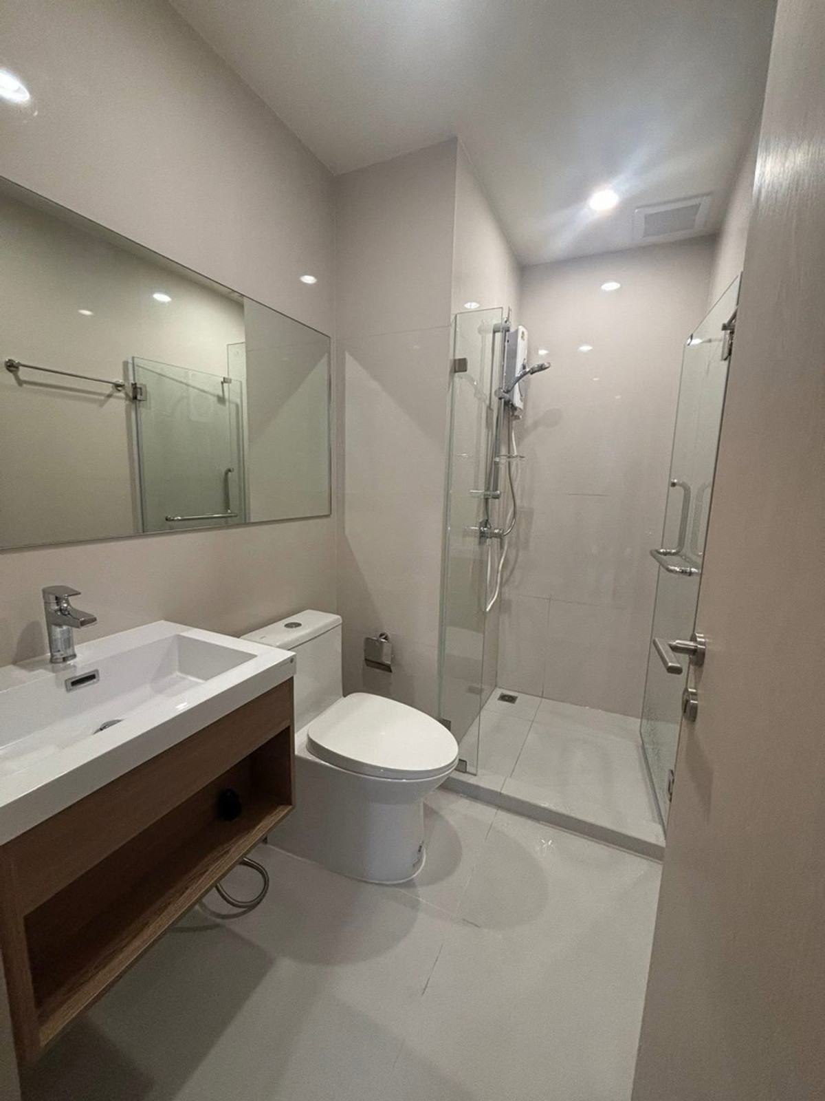 For RentCondoPinklao, Charansanitwong : 📣 Condo for rent Nue Noble Fai Chai - Wang Lang near Siriraj 🏙️✨ 
 🚄 Next to the MRT Blue Line, Fai Chai Station  ✅LineOA : @ladysai