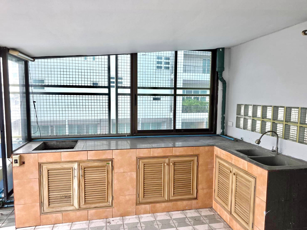 For SaleShop HouseVipawadee, Don Mueang, Lak Si : Commercial Building Vibhavadi 2 / 7 Office Room (FOR SALE) BNS016