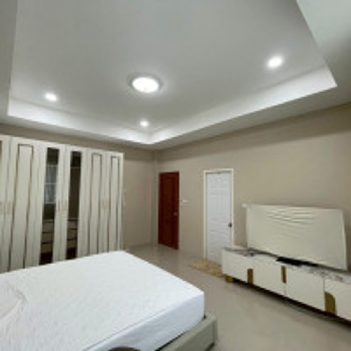 HouseNawamin, Ramindra : Sell/rent luxury mansion Baan Suan Neramit Or Ngoen-Ramintra, full area of ​​1 rai! 5 bedrooms, 5 bathrooms, has a private swimming pool + guest house, 45 million (rent 2 hundred thousand), fully furnished, ready to move in.