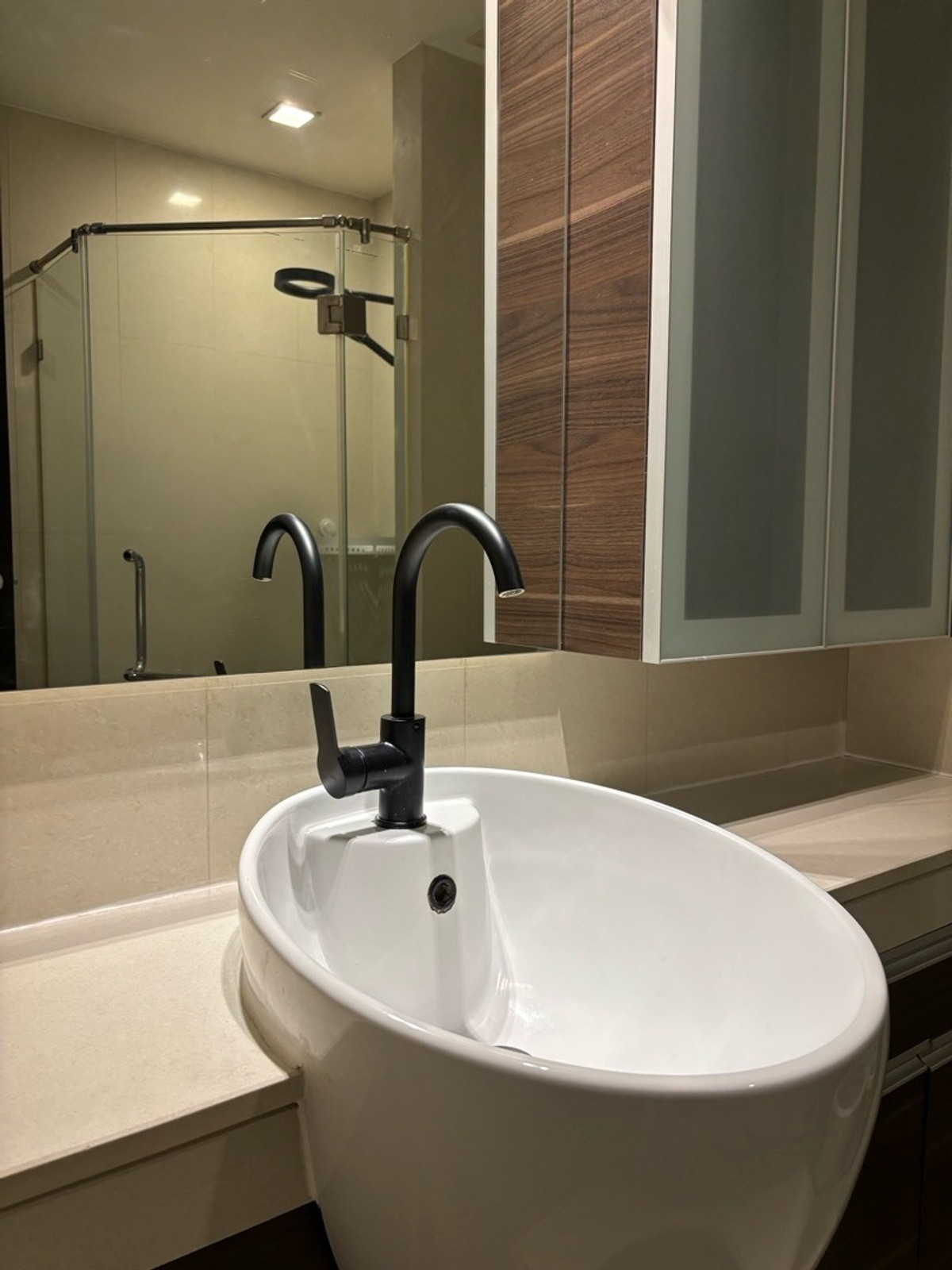 For RentCondoOnnut, Udomsuk : New Luxury Scented Room at Skywalk Residences – Only 22,000 THB/Month! ✨🏙️
รีบเลย ห้องใหม่หอมกลิ่นหรูมาก ที่ Skywalk Residences ใกล้ BTS พระโขนง เดินเพียงไม่กี่นาที 🚆