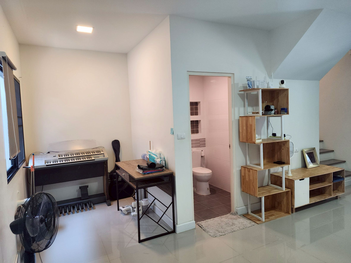 For RentTownhomeBang kae, Phetkasem : Townhome for rent, ready to move in, Siri Place Kanlapaphruek-Sathorn, Soi Kamnan Man, extra wide frontage.