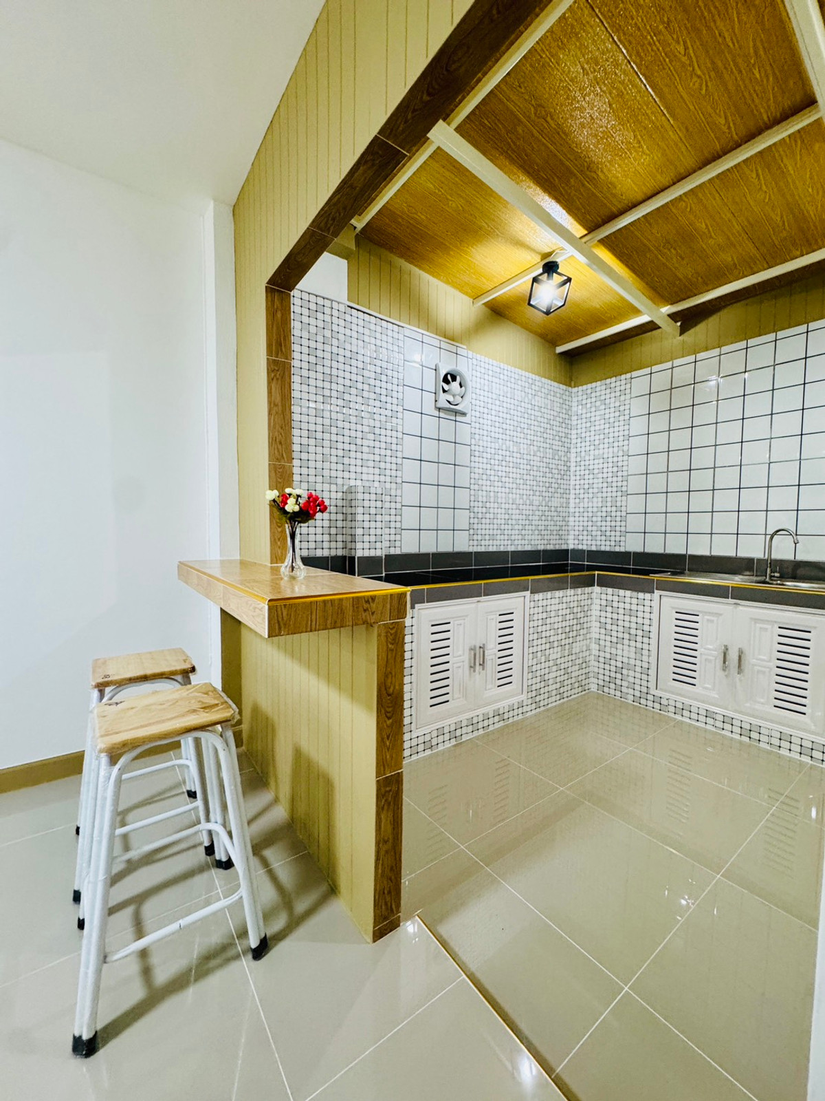 ขายทาวน์โฮมนนทบุรี บางใหญ่ บางบัวทอง : ขายทาวน์เฮ้าส์ร่มเงาไม้ วัดลาดปลาดุก หลังมุมติดถนนเมน 16 ตร.ว. ค้าขายได้ ฟรีโอน