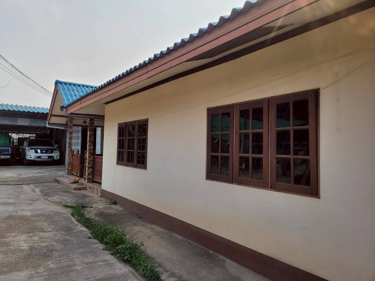 For SaleHousePhayao : House for sale with land, Chiang Kham District, Phayao, wide area with warehouse on an area of ​​278 sq m, suitable for doing business / commercial building.