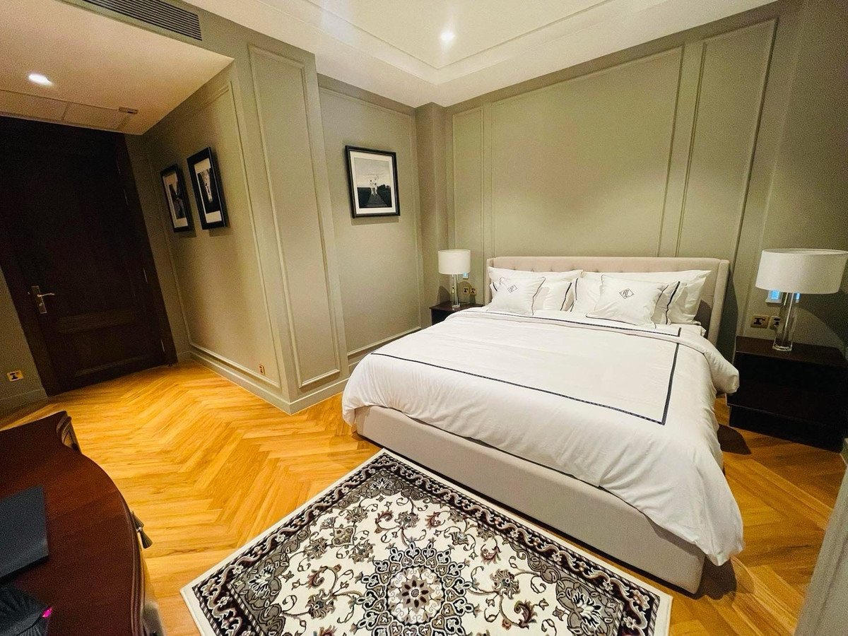 For RentHouseSukhumvit, Asoke, Thonglor : ✨For Sale and Rent luxury house Pool Villa 4+3 living rooms, 6 bathrooms. 864sq.m.Classic European style Sukhumvit 63 (Ekkamai 28)✨