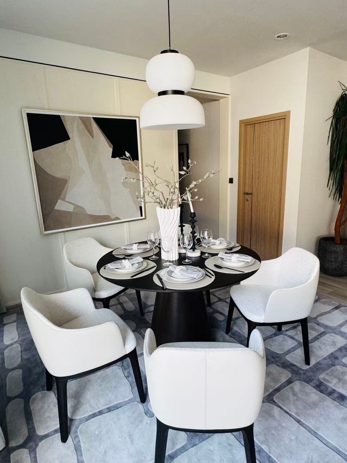 For RentCondoRama9, Petchburi, RCA : RCA  Brand new 3 bedrooms condo  137 sqm rent 120,000 thb one month