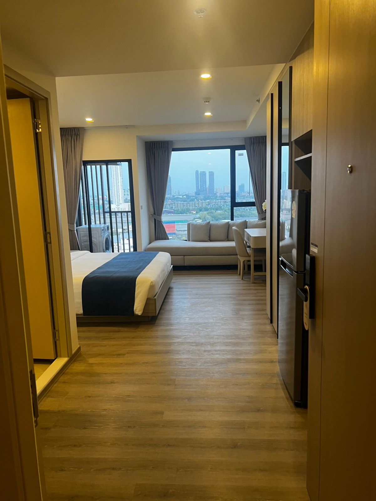 ให้เช่าคอนโดบางนา แบริ่ง ลาซาล : #E242 🎉 270369ให้เช่าคอนโด The Hampton Suite Bangna