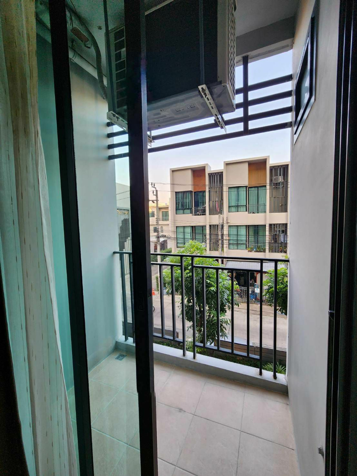 For SaleCondoSamut Prakan,Samrong : 🟢Knot is comfortable, happy to help.🔥Empty room. Good price, view of peoples houses, help with loan service until transfer day 🔥 : Condo for sale, The Cabana, near BTS Samrong 800m