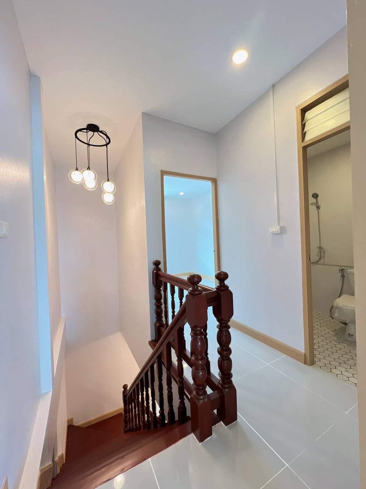 ขายทาวน์โฮมนนทบุรี บางใหญ่ บางบัวทอง : ขายทาวน์เฮาส์วงศ์ชัยนคร บางรักใหญ่ 18 ตร.ว. ใกล้ MRT บางรักใหญ่ 800 ม. มีเทอเรส ฟรีโอน