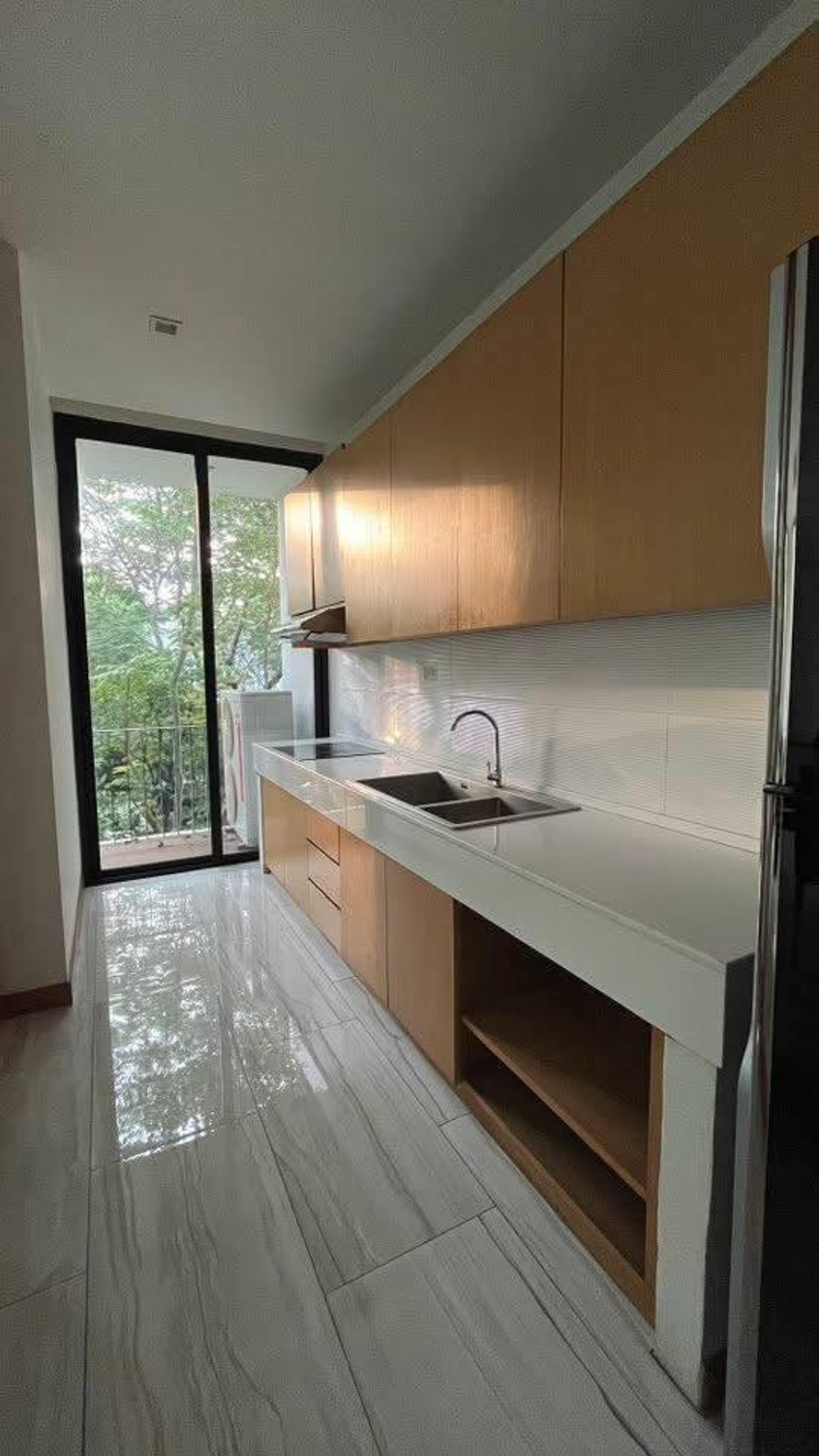For RentHome OfficeRatchadapisek, Huaikwang, Suttisan : ᚱ For rent ✅ Company registration possible Townhome 🔥5 bedrooms 350 sq m.🔥 Huai Khwang | Meng Chai near KIS International School