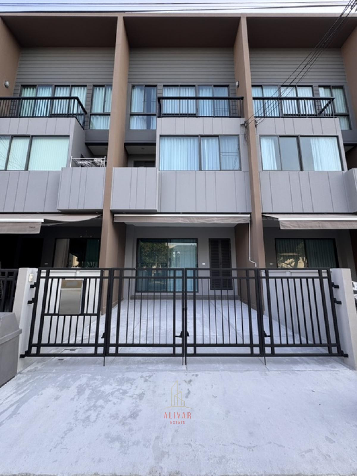 For RentTownhomeMin Buri, Romklao : RH033826 For rent, new townhome, 3 floors, 3 bedrooms at Baan Klang Muang. Rama 9-Krungthep Kreetha, fully decorated, ready to move in.