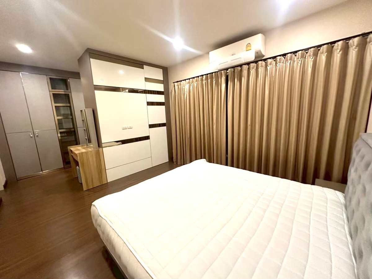 บ้านบางนา แบริ่ง ลาซาล : ให้เช่า/ขาย บ้าน The City Bangna Km.7  62 ตร.ว.  266 ตร.ม. ตกแต่ง พร้อมเข้าอยู่   พื้นที่รอบบ้านปูทางเดินรอบ ใช้งานได้อย่างเต็มที่