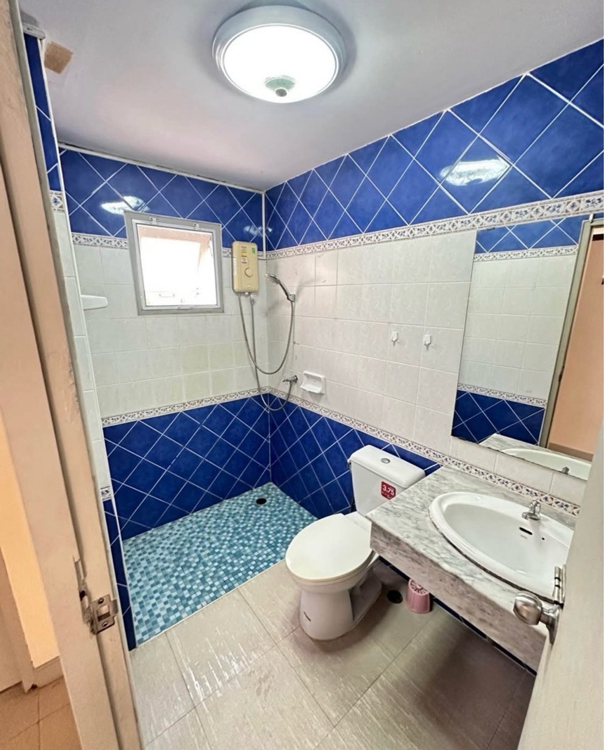 For RentHouseChaengwatana, Muangthong : 2-story detached house for rent, Chuan Chuen Khae Rai project, Nonthaburi Bypass Road 15, house in good condition, pets allowed.