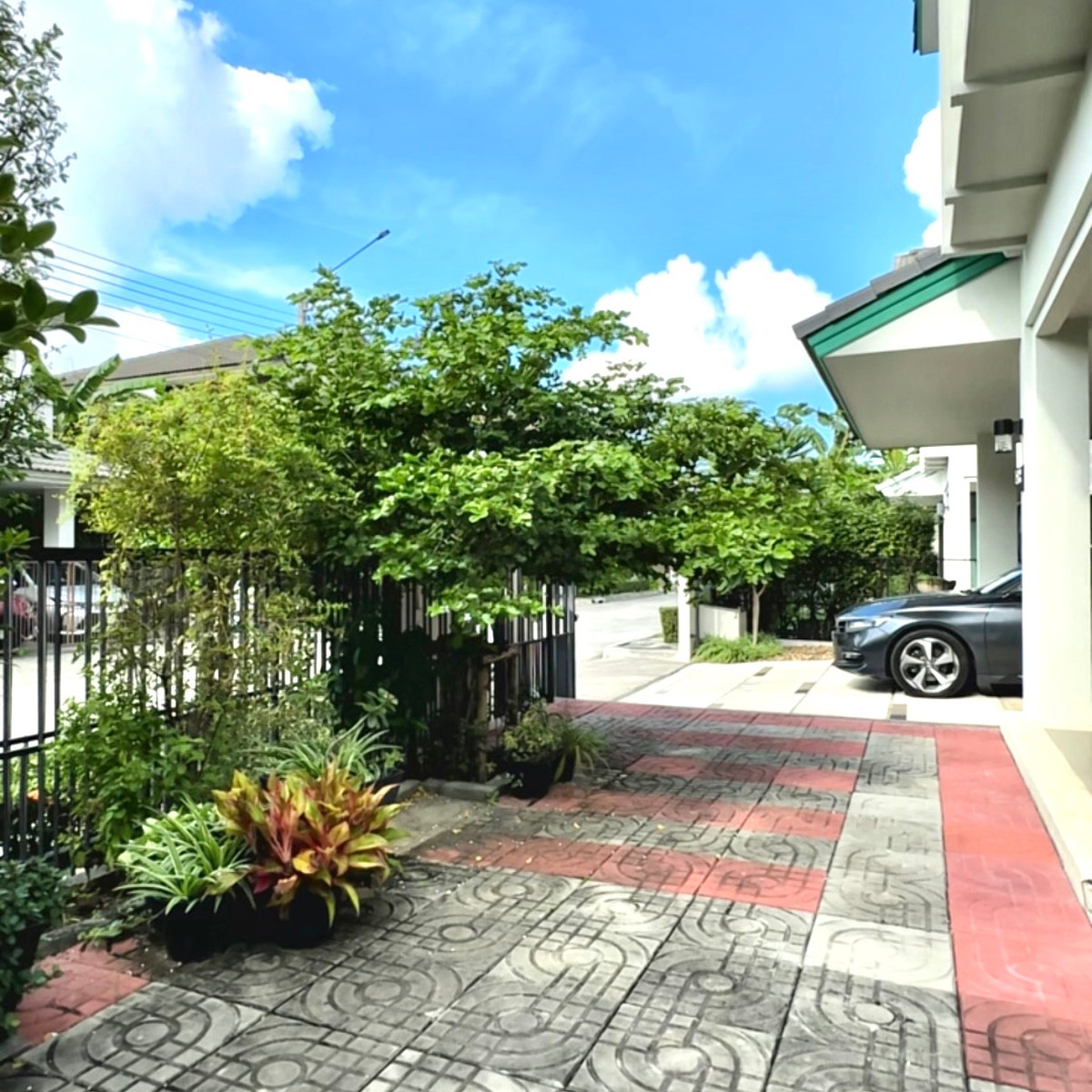 ขายบ้านนวมินทร์ รามอินทรา : ขายบ้านโครงการคุณภาพ วิวทะเลสาบ บรรยากาศดี 