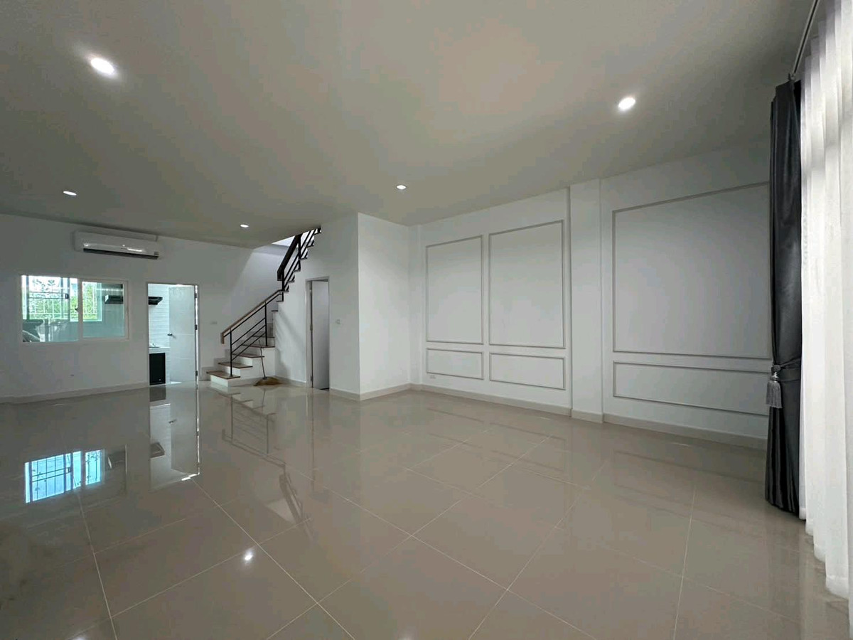 For RentHouseAyutthaya : Rent a new house/accept foreigners
(Can do a home office)