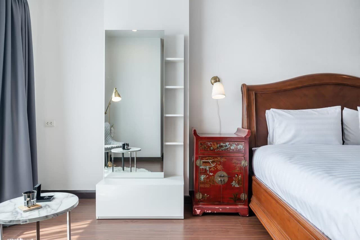 For RentCondoRatchadapisek, Huaikwang, Suttisan : For rent Baan Klang Krung Resort, prime location in Ratchada! Big room 63.5 sq m., near MRT Huai Khwang, only 17,900/month.