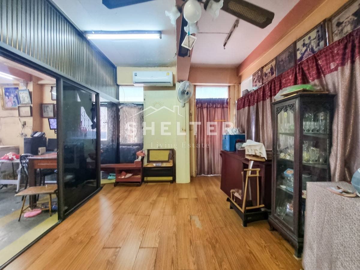 For SaleShop HouseRamkhamhaeng, Hua Mak : Commercial building for sale Next to Ramkhamhaeng Road Near the Orange Line - SAT Station.