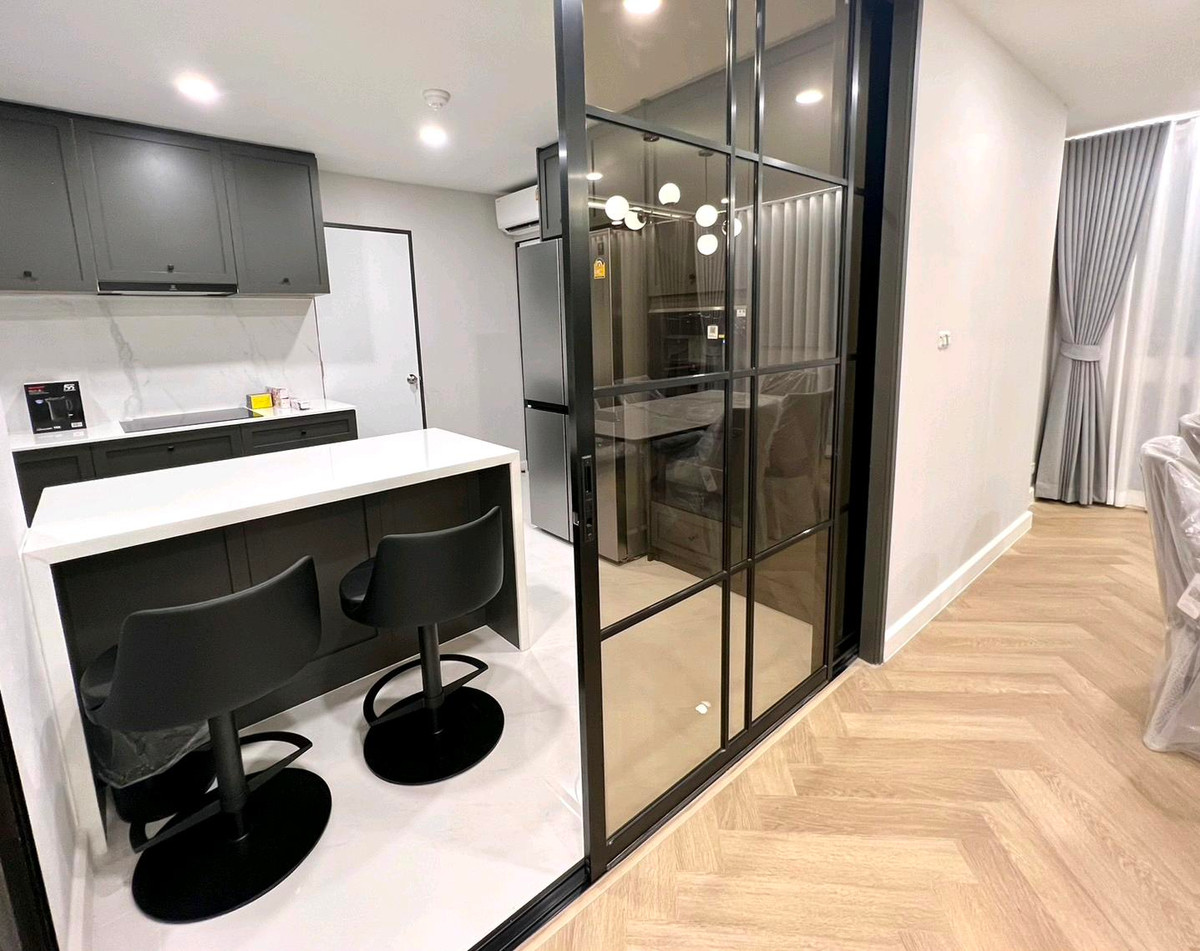 For RentCondoSukhumvit, Asoke, Thonglor : 3 Bedrooms Plus for rent with Pet-friendly, Central area on Sukhumvit 24