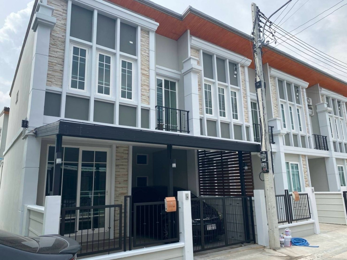 ขายทาวน์โฮมเชียงใหม่ : ขายโครงการ โกลเด้น ทาวน์ เจริญเมือง-ซุปเปอร์ไฮเวย์ - Golden Town Charoenmuang-Superhighway.
