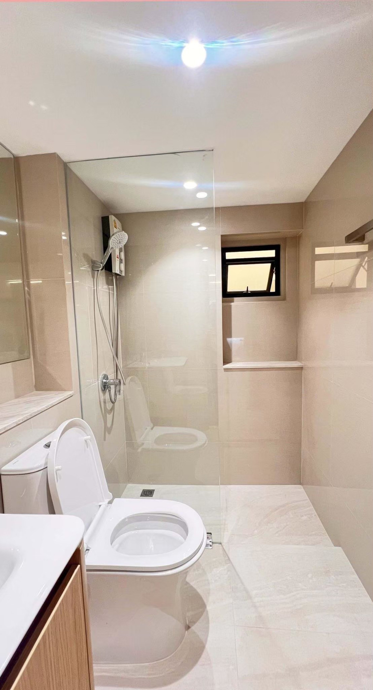 ให้เช่าคอนโดสุขุมวิท อโศก ทองหล่อ : ใช้เช่าคอนโด ทองหล่อทาวเวอร์ ชั้น16 ห้องใหม่เอี่ยมสวยมาก ทำห้องใหม่กว่า5 แสนบาท 0935596442 คุณลิตา