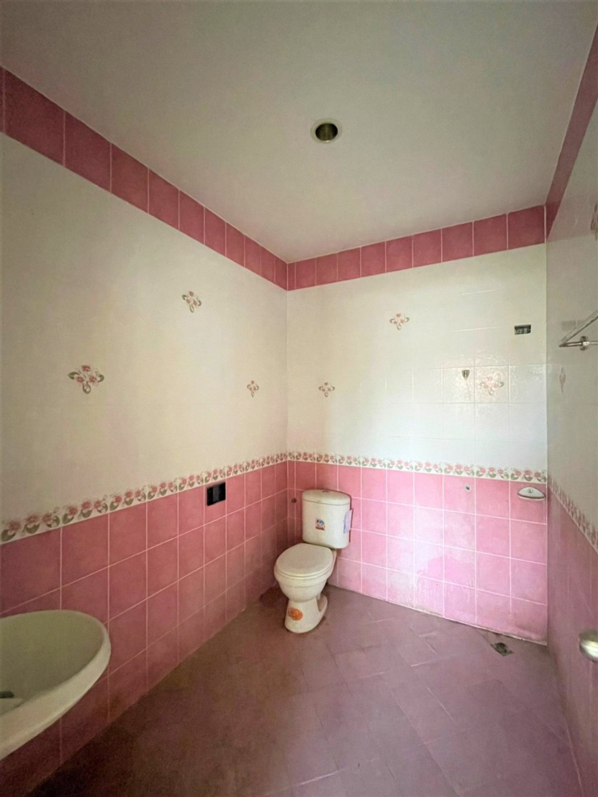 ขายทาวน์โฮมหัวหิน ประจวบคีรีขันธ์ : ขายด่วนทาวน์เฮ้าส์หมู่บ้านภูตะวัน ซอย10 ถนนหัวหิน-อ่างเก็บน้ำห้วยผาก (ทล.3218)  ประจวบคีรีขันธ์ สภาพดี ราคาประหยัด