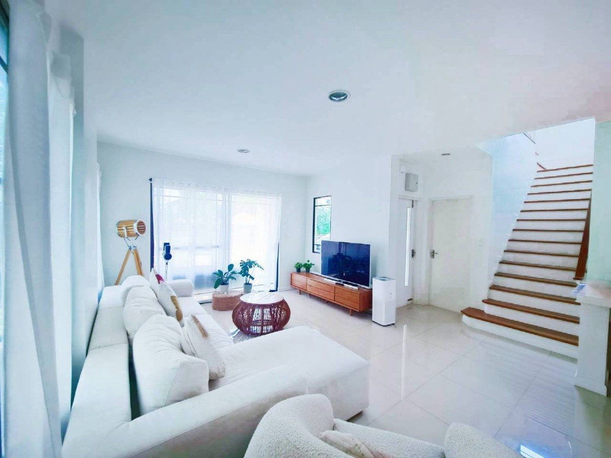 ให้เช่าบ้านนวมินทร์ รามอินทรา : ให้เช่าบ้านเดี่ยว หมู่บ้านมัณฑนา เลค วัชรพล สุขาภิบาล 5 บ้านหลังมุม ใกล้สถานีรถไฟฟ้า สายสีเขียว (N.2048)