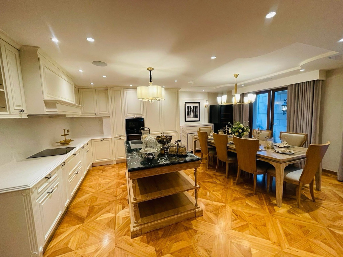 For RentHouseSukhumvit, Asoke, Thonglor : ✨For Sale and Rent luxury house Pool Villa 4+3 living rooms, 6 bathrooms. 864sq.m.Classic European style Sukhumvit 63 (Ekkamai 28)✨