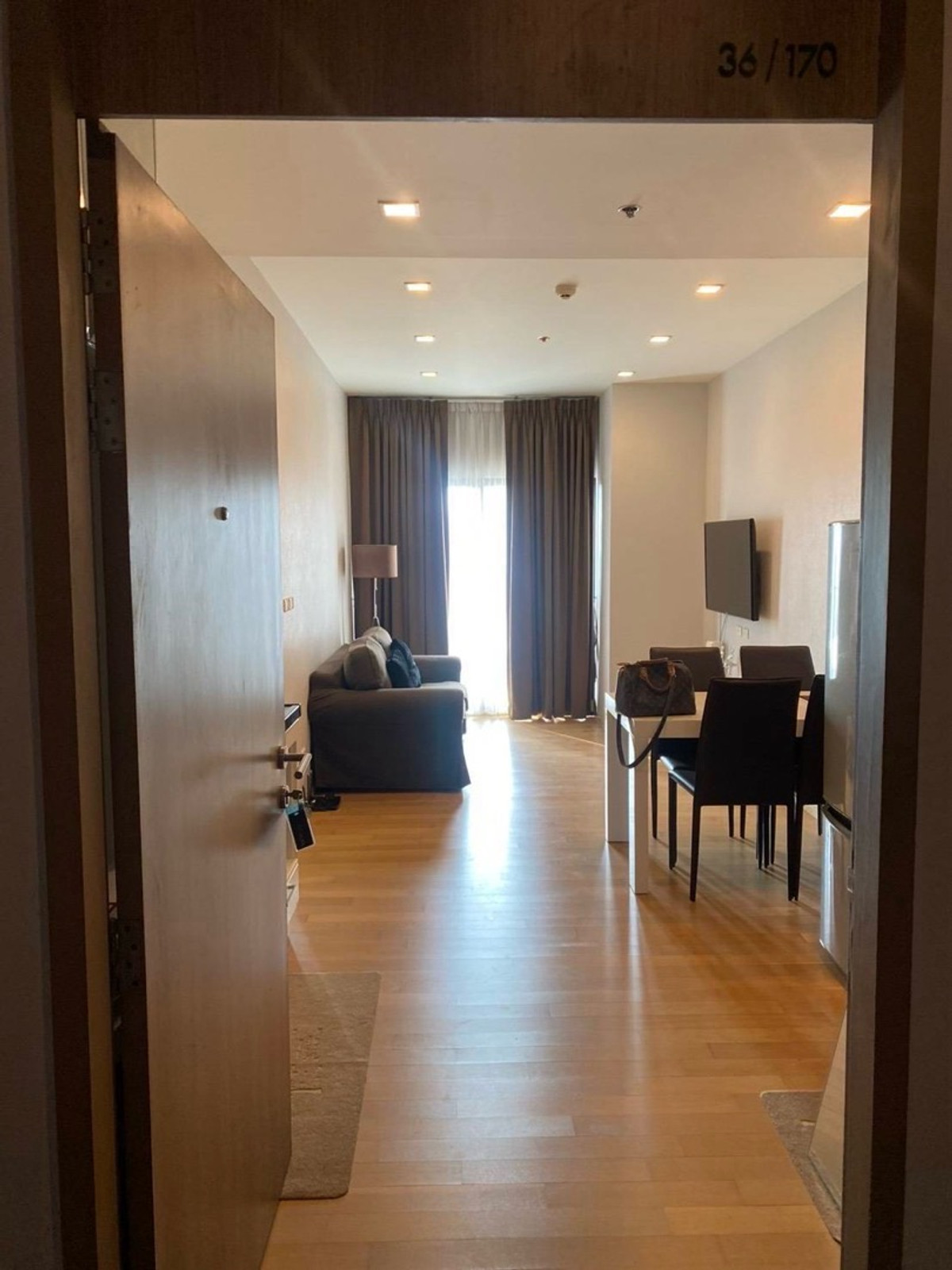 For RentCondoSukhumvit, Asoke, Thonglor : 🔥Rent 1BR🔥45sqm🔥Floor19🔥28,000/month🔥Have bathtub🛁