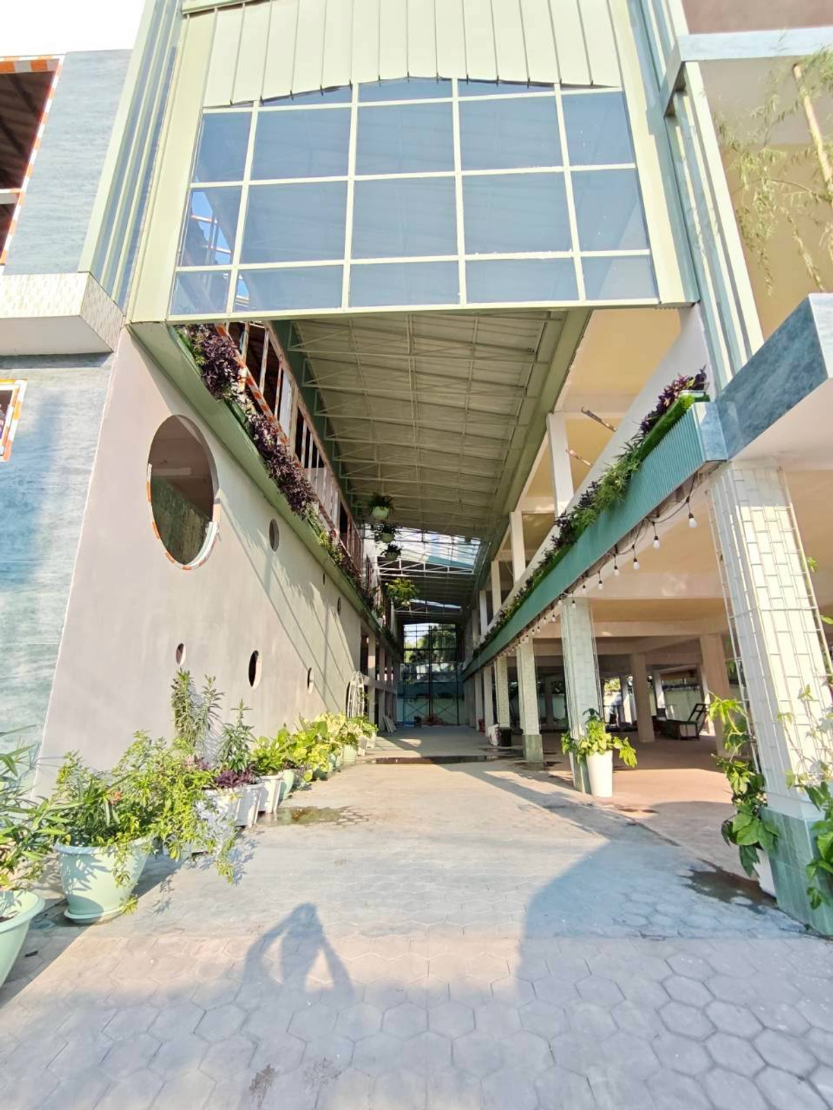 For RentOfficeNonthaburi, Bang Yai, Bangbuathong : Office building for rent, 1 rai 21 sq wah, Rewadee Road, Talat Khwan, Mueang, Nonthaburi.