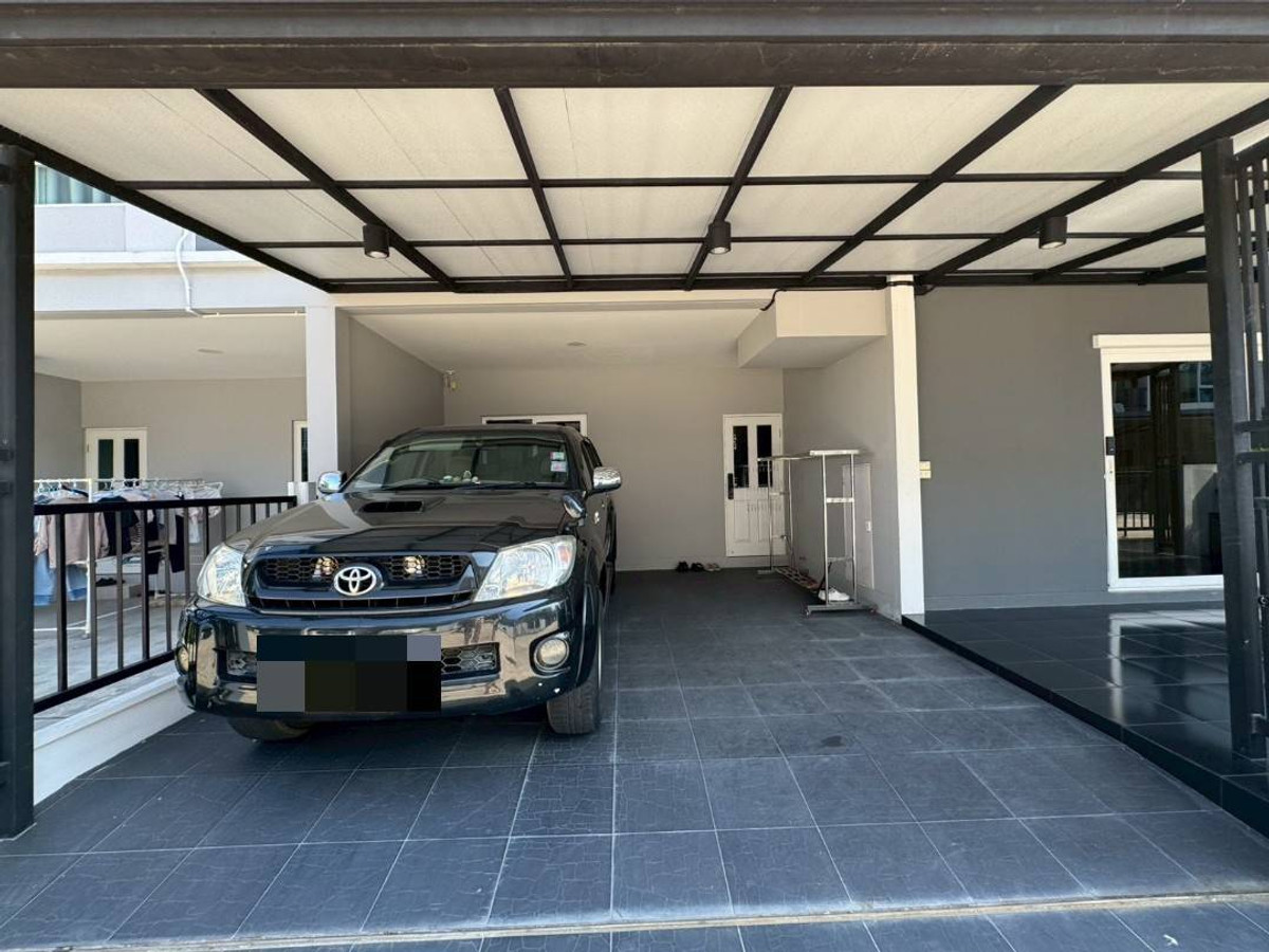 For RentNonthaburi, Bang Yai, Bangbuathong : 💕 Semi-detached house for rent, Q District Westgate project 💕 Beautiful house, ready to move in, complete with functions, suitable for both living and making a home office.