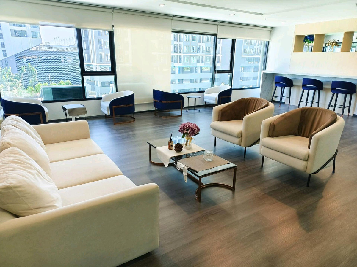 For RentCondoBangna, Bearing, Lasalle : ✨ New condo, first hand, new building, every item in the room is brand new. Ready to move in immediately! 🚝 Very good location, near BTS Bangna 500 meters.