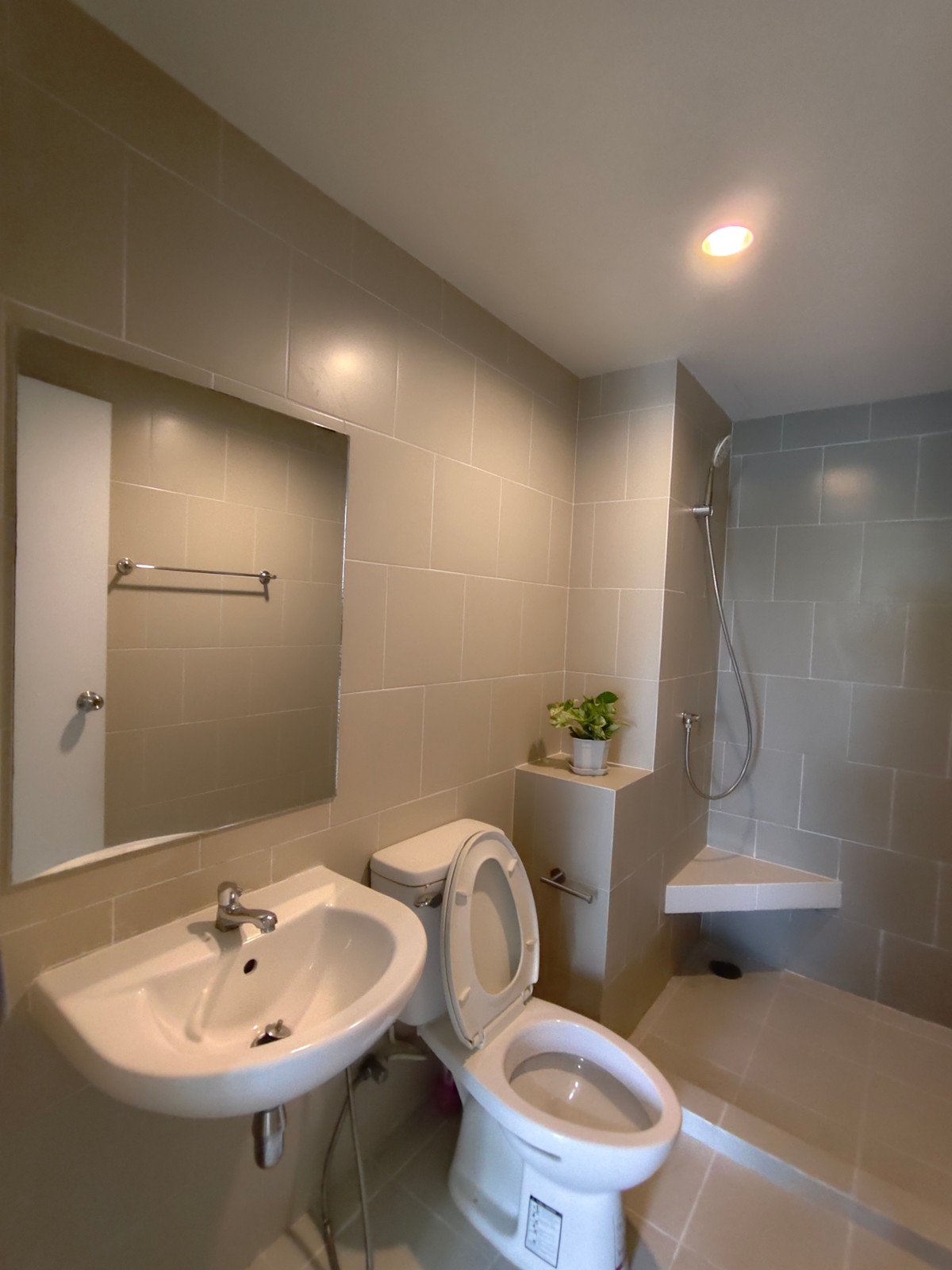 ขายคอนโดปทุมธานี รังสิต ธรรมศาสตร์ : ✅ขายด่วน 990,000  คอนโดเดอะคิทท์พลัสลำลูกกา คลองสอง 