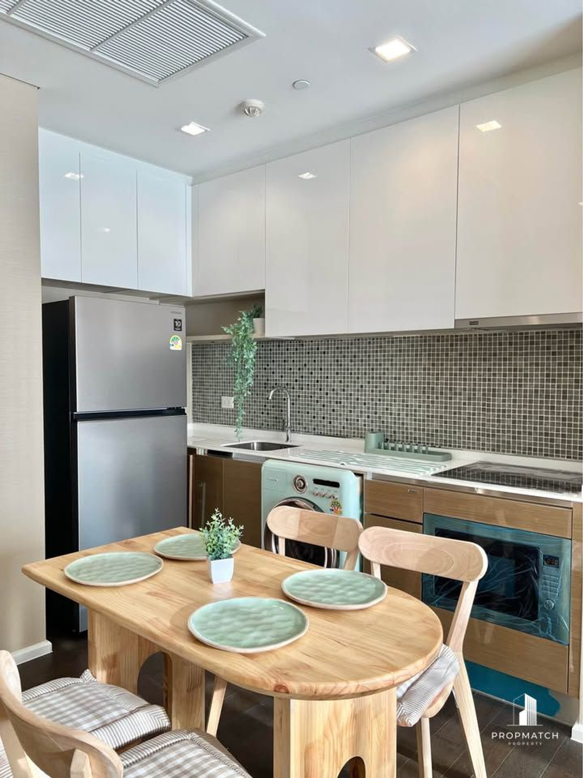 ให้เช่าคอนโดลาดพร้าว เซ็นทรัลลาดพร้าว : ห้องสวยมาก The Saint Residences  แบบ 2 ห้องนอน ปล่อยเช่าแค่ 31,000 /เดือน ห้องกว้าง 57sqm เดินทางสะดวก ใกล้ MRT พหล และ BTS ห้าแยกลาดพร้าว สนใจนัดชมได้เลย 064-6696546 มินนี่   เบอร์นี้แอทไลน์ได้เลยค่ะ