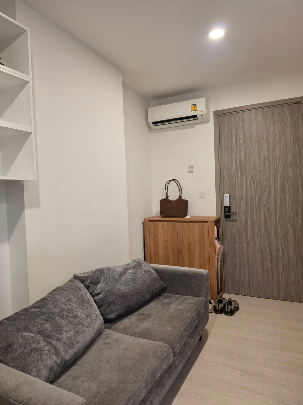 ให้เช่าคอนโดวิภาวดี ดอนเมือง หลักสี่ : 🔥 ห้องสวย ทำเลอินเตอร์เชนจ์ เดินทางสะดวกมาก ‼️ ให้เช่า Knightsbridge พหลโยธิน อินเตอร์เชนจ์ คอนโดทำเลทอง ห้องสวย เฟอร์นิเจอร์ + เครื่องใช้ไฟฟ้าครบ พร้อมเข้าอยู่ 1 พ.ค. 69 📍 (ตอบแชทไว รับสายไวมาก)