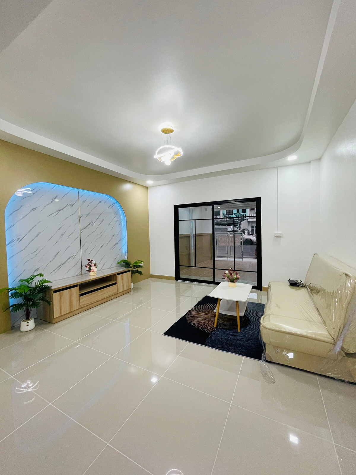 ขายทาวน์โฮมนนทบุรี บางใหญ่ บางบัวทอง : ขายทาวน์เฮ้าส์ร่มเงาไม้ วัดลาดปลาดุก หลังมุมติดถนนเมน 16 ตร.ว. ค้าขายได้ ฟรีโอน