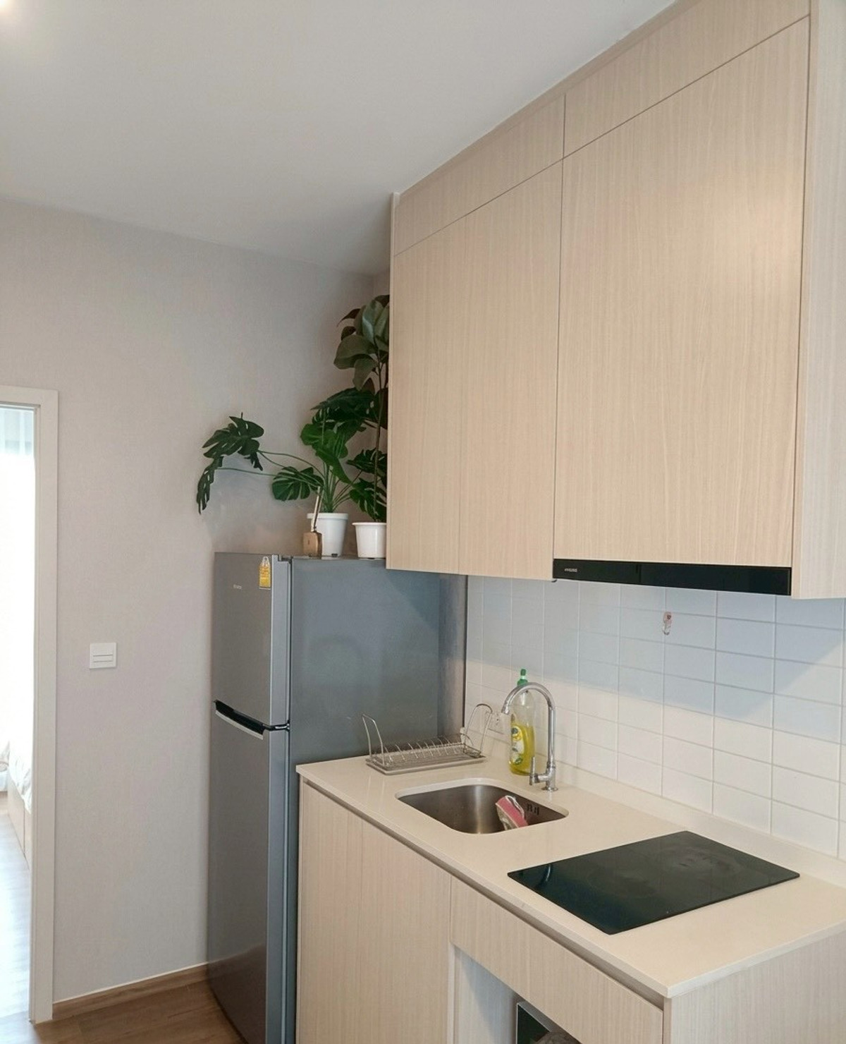 For RentCondoRamkhamhaeng, Hua Mak : 🐾 Metris Rama 9 – Ramkhamhaeng | Pet-Friendly Condo! 🌿🏙️ Pets allowed, open pool view, great airflow—super comfortable living 💨✨