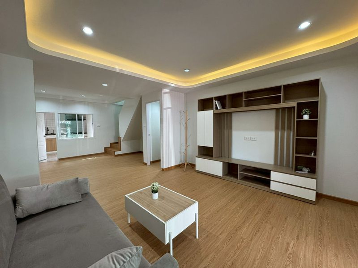 ขายทาวน์โฮมโชคชัย4 ลาดพร้าว71 : ทาวน์เฮ้าส์รีโนเวทใหม่ ม.เลิศอุบล นาคนิวาส 48 (ลาดพร้าว) ขนาด 16 ตารางวา 2 ห้องนอน ถนนนาคนิวาส แขวงลาดพร้าว เขตลาดพร้าว กรุงเทพมหานคร