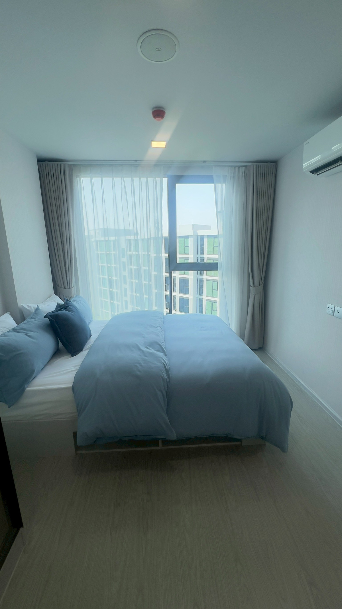 ขายคอนโดอ่อนนุช อุดมสุข : ขายห้อง Combine วิวสระ Olympic หนึ่งเดียวที่ Atmoz Oasis อ่อนนุช  ขนาดใหญ่ 55.52 ตารางเมตร 2 ห้องนอน 2 ห้องน้ำ พร้อมอยู่ ฟรีโอน