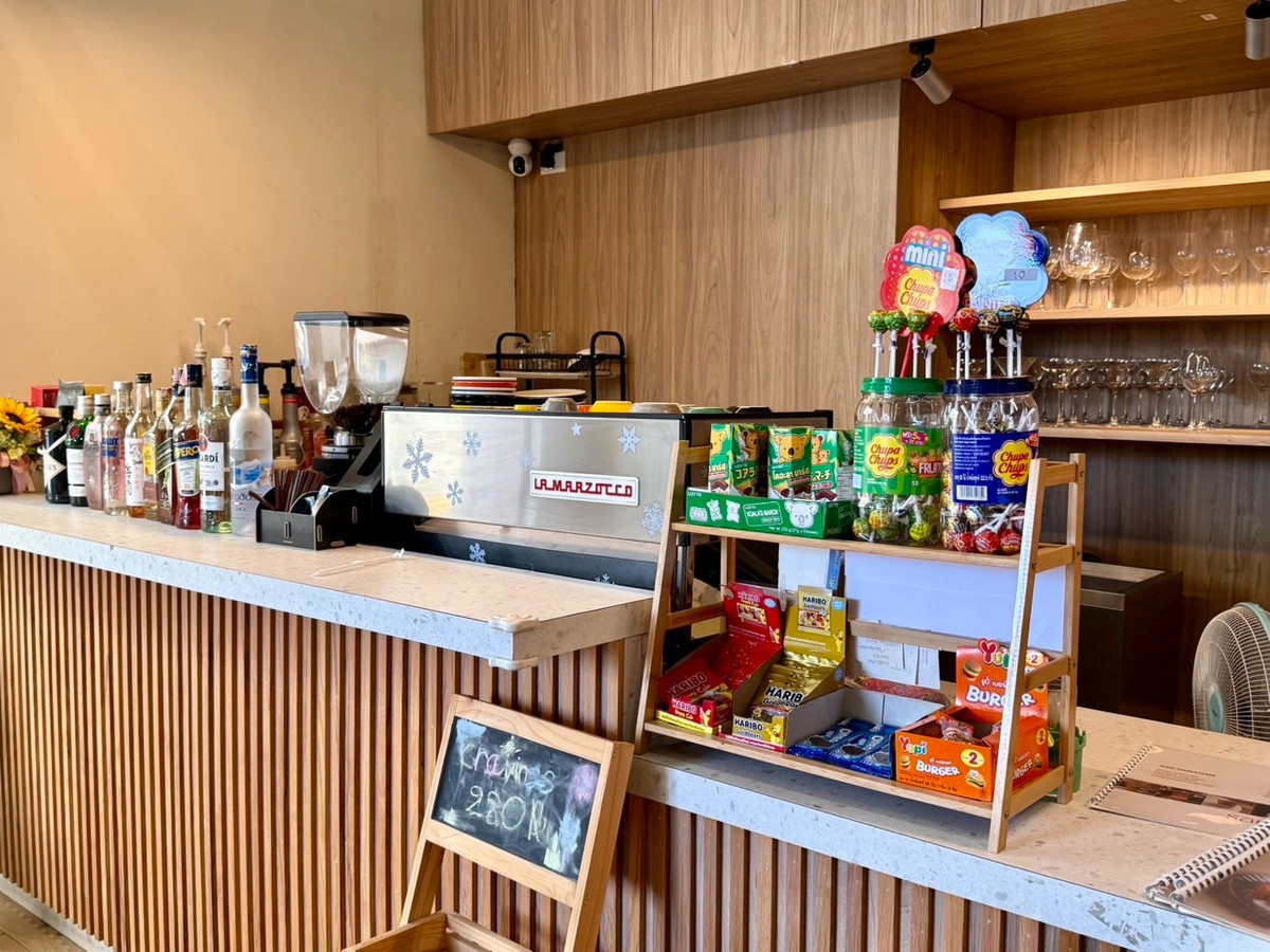 For RentCondoSukhumvit, Asoke, Thonglor : Newly Renovated/ Spacious 3 Bedrooms in Phrom pong ✨