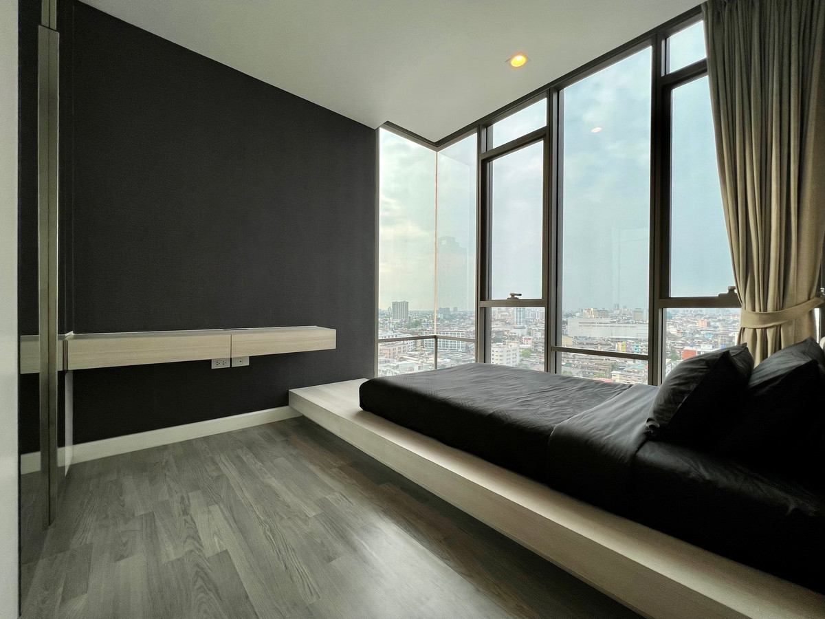 For SaleCondoWongwianyai, Charoennakor : FOR SALE The Room BTS Wongwian Yai, 2 bedrooms, large space, good price