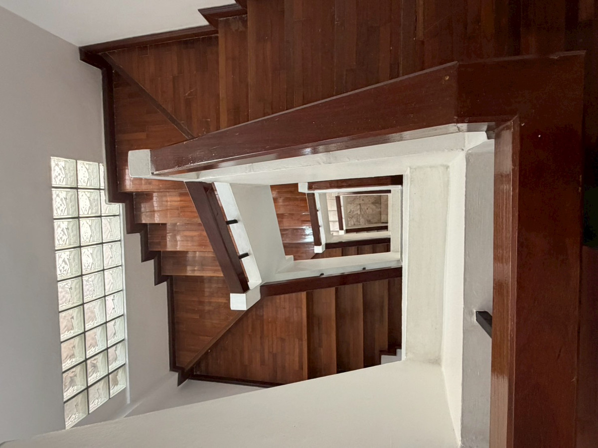 ให้เช่าทาวน์โฮมนานา : ทาวเฮ้าท์รีโนเวทใหม่ เหมาะทำธุรกิจ ใกล้ BTS นานา ** NO CO-AGNT ** 