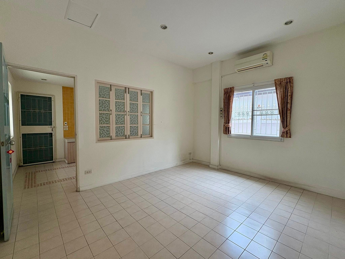 For SaleHouseOnnut, Udomsuk : Muangthong Village 4 Sukhumvit 101 / 4 Bedrooms (For Sale), Muangthong Village 4 Sukhumvit 101 / 4 Bedrooms (FOR SALE) GNG054