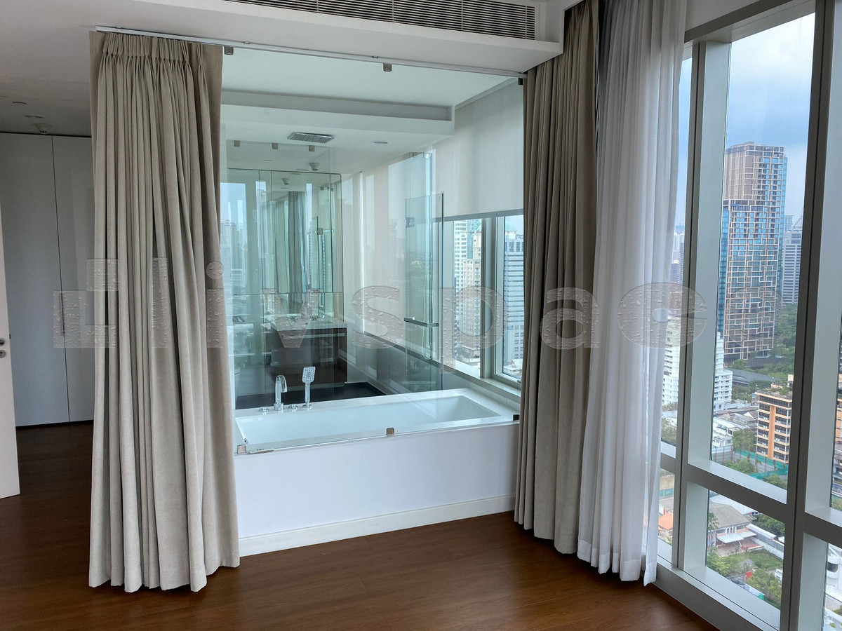 For RentCondoWitthayu, Chidlom, Langsuan, Ploenchit : ▚ LI110ツ FOR RENT: 185 Rajadamri 3BR 200sqm. 180K ✨ Stunning Lumpini Park View, High Floor, Unfurnished & Great Price 🏙️
