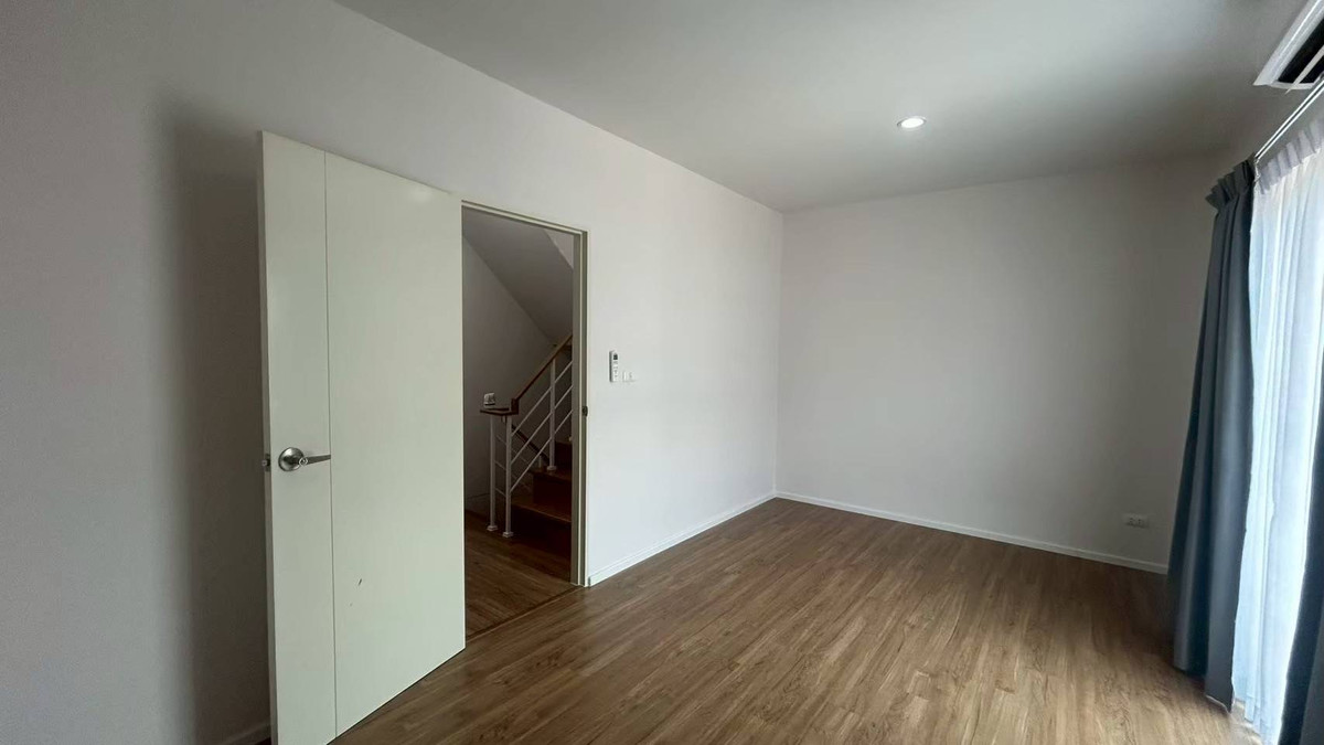 ให้เช่าทาวน์โฮมนวมินทร์ รามอินทรา : ให้เช่าทาวน์โฮม บ้านกลางเมือง รามอินทรา เฟอร์ครบ ใกล้รถไฟฟ้า MRT คู้บอน และแฟชั่นไอซ์แลนด์