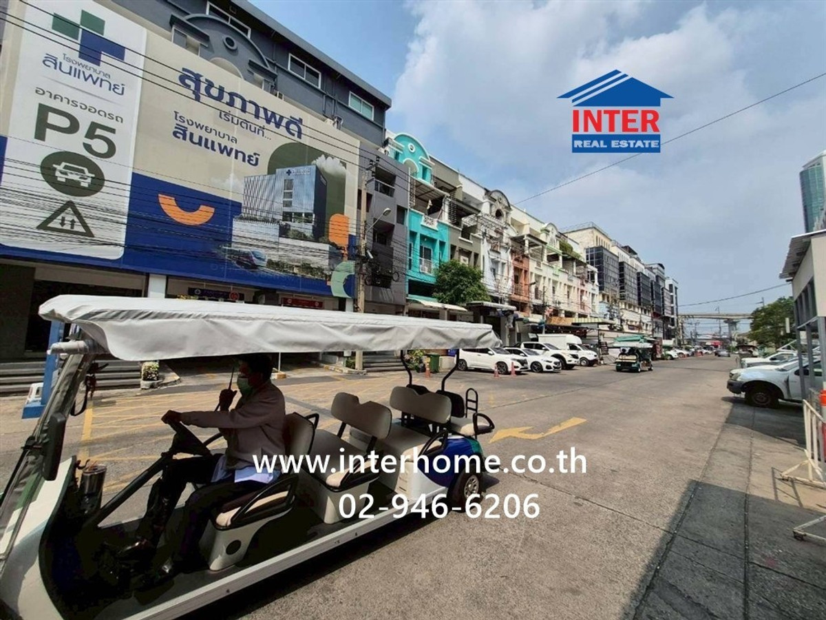 ขายอาคารพาณิชย์นวมินทร์ รามอินทรา : อาคารพาณิชย์ 4.5 ชั้น 18 ตร.ว. อาคารพาณิชย์ ใกล้โรงพยาบาลสินแพทย์ รามอินทรา ซอยรามอินทรา52/1 ถนนรามอินทรา ถนนนวมินทร์ เขตบึงกุ่ม กรุงเทพมหานคร