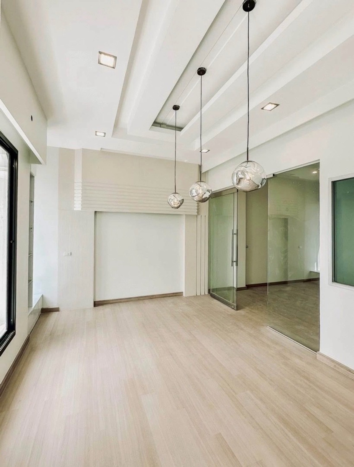 For SaleHome OfficeRamkhamhaeng, Hua Mak : 4-Storey Renovated Home Office Baan Klang Muang Rama 9 Ladprao Town in Town Ready for Business Near Expressway