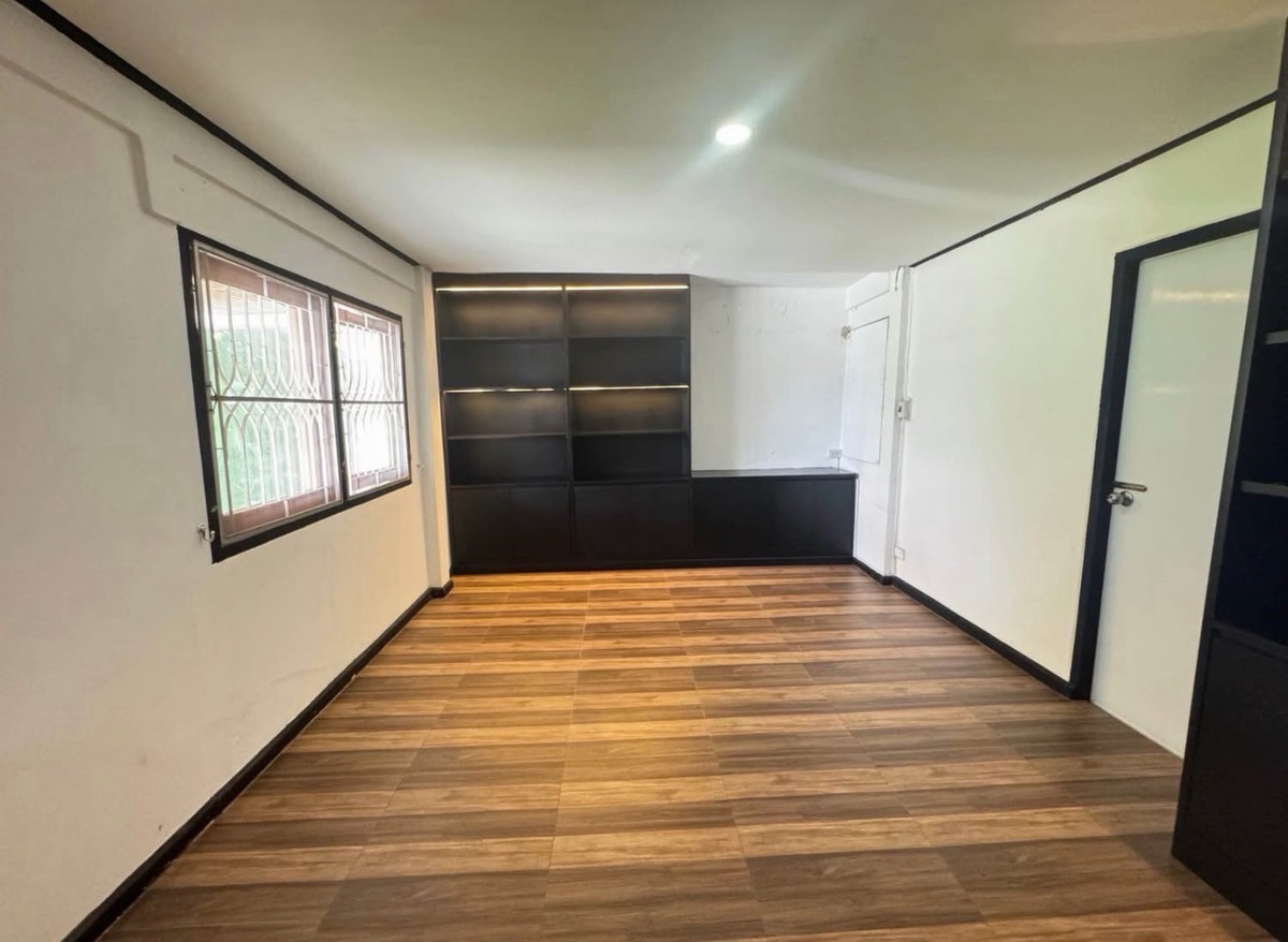 ขายบ้านพัฒนาการ ศรีนครินทร์ : ขายบ้านเดี่ยว พัฒนาการ 53 ใกล้แอร์พอร์ตลิงก์หัวหมาก 5 ห้องนอน ขนาด 90 ตร.ว ฟังก์ชันครบ เหมาะอยู่อาศัยจริงในทำเลศักยภาพ