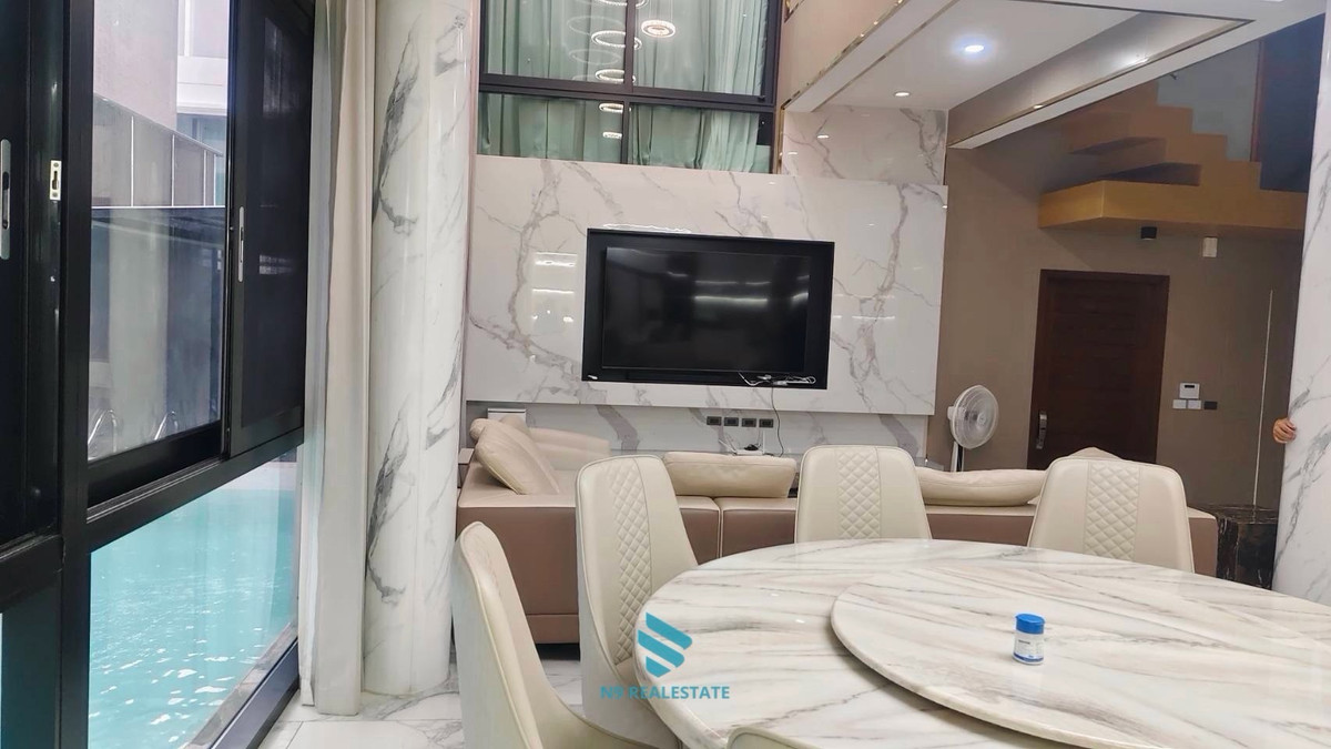 ขายบ้านเลียบทางด่วนรามอินทรา : (ขาดทุน10ล้าน) The glamor บ้าน+สระว่ายน้ำแต่งสวยเฟอร์ครบ พร้อมอยู่ ห่างเอกมัย 10 นาที 