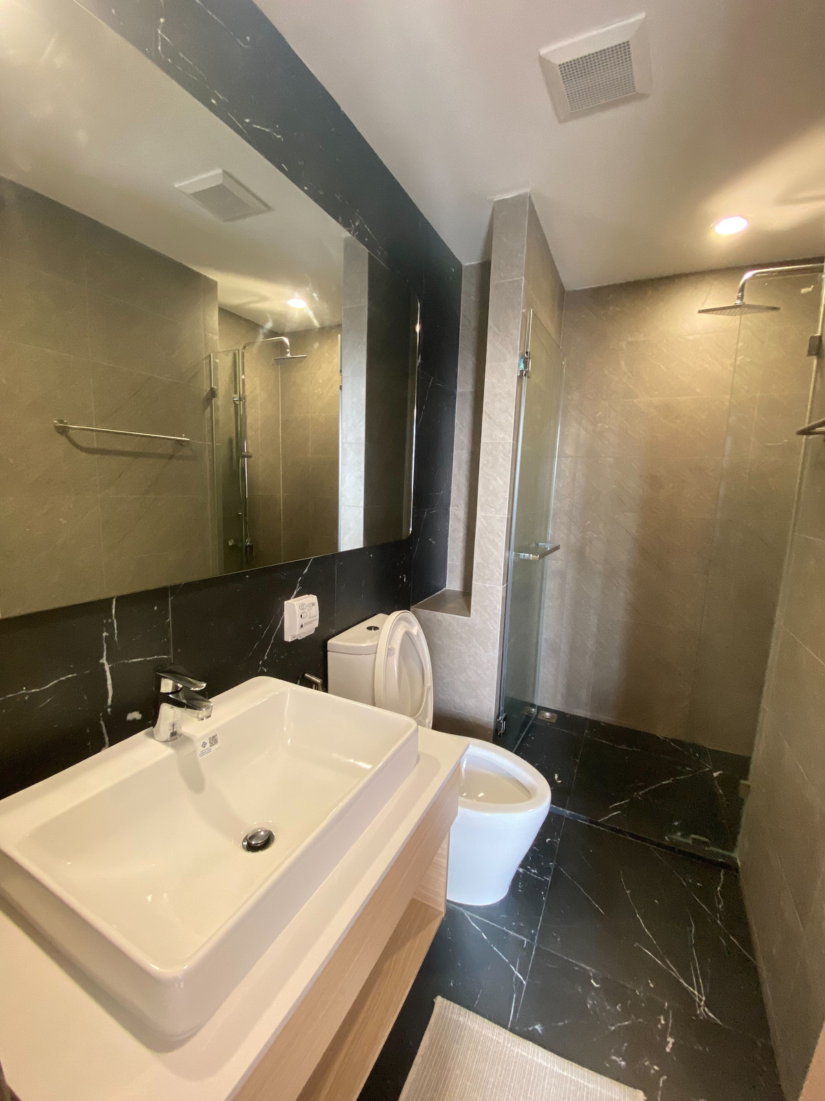 For RentCondoOnnut, Udomsuk : Modern Urban Escape with Stunning Bangkok Skyline Views - Skyline Avenue Sukumvit 64